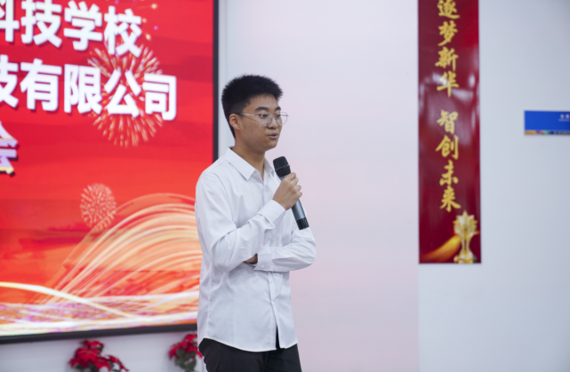 �������������������ҵѧ���⿪��У��������