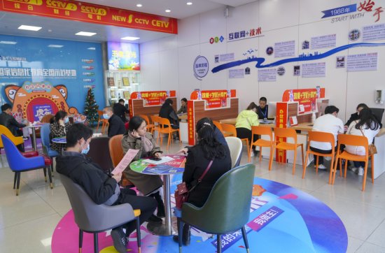 2022�������µ�ͻ�ƣ��͵������»�ѧ������������