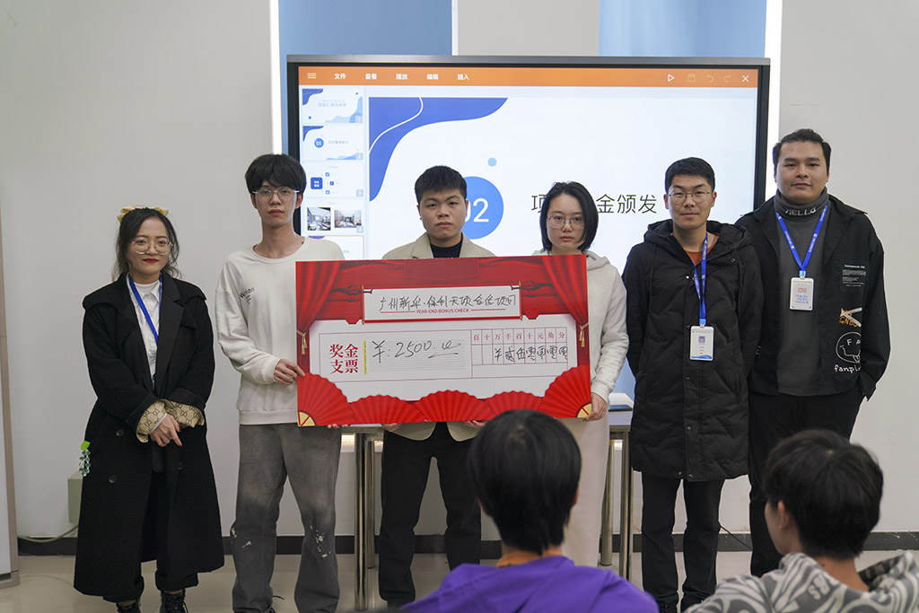 VR�����������ʦרҵ��ҵ��Ŀ����䷢��ʽ�ɹ�����