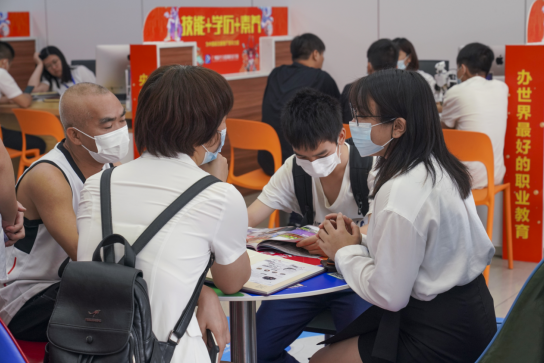 �������ꡤ�����ж�|�����»���һ��������Ӫ���ʽ����У�