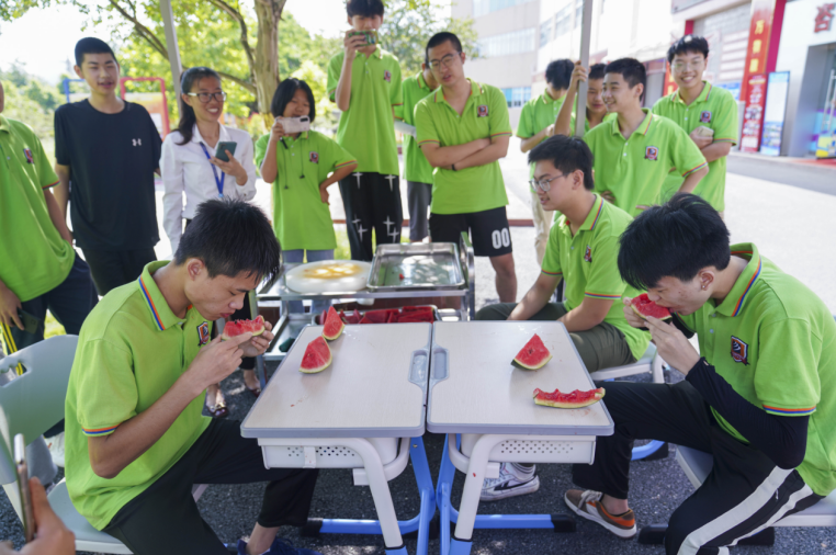 ��������|�����»������ϴ������˷�У԰���ֲ�ͣ