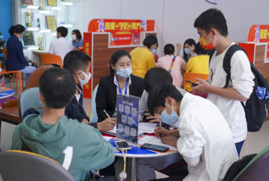 ����Уָ�ϡ������б�ҵѡѧУ�ľ�����ʲô������Щָ��ο��أ�