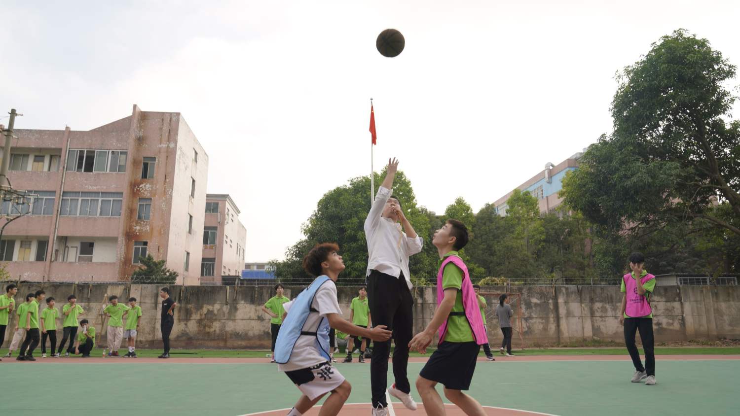 ��У��������ӭ���������ϣ�����У԰�����ķ羰�������ഺ��������ӣ�