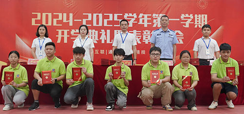 �»��������Ƽ�ѧУУ԰�Ļ�