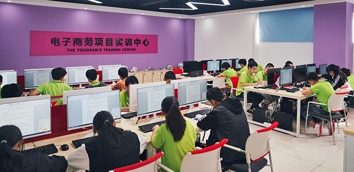 �»��������Ƽ�ѧУ��ѧ����