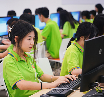 �»��������Ƽ�ѧУ��ѧ����