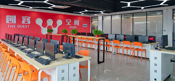 �»��������Ƽ�ѧУУ԰�Ļ�