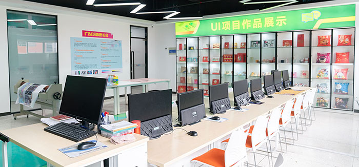 �»��������Ƽ�ѧУУ԰�Ļ�