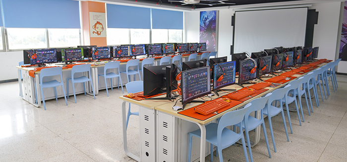 �»��������Ƽ�ѧУУ԰�Ļ�