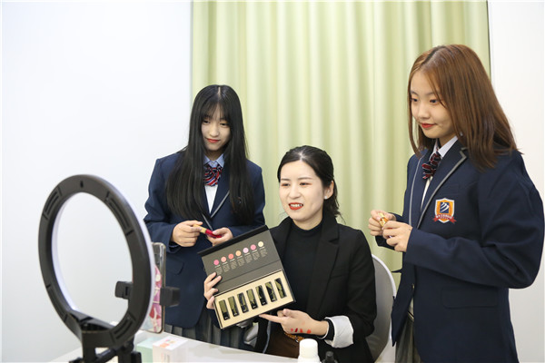 ʯ��ׯ�»�����ѧУ