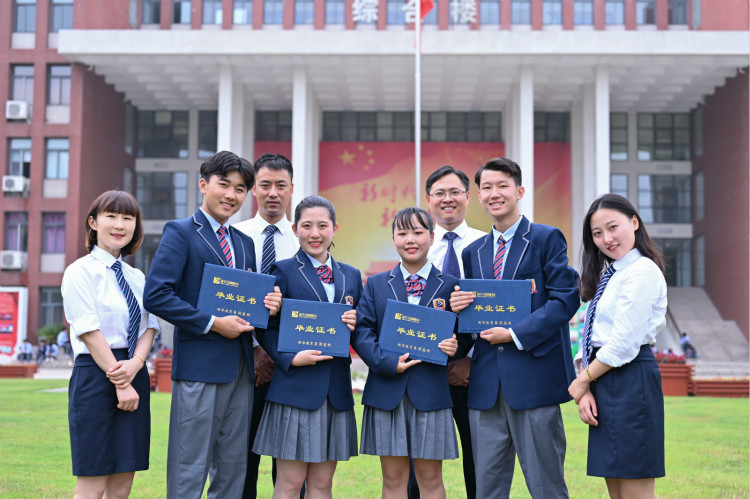 来新华学好互联网技术,才能登的更高,走的更远