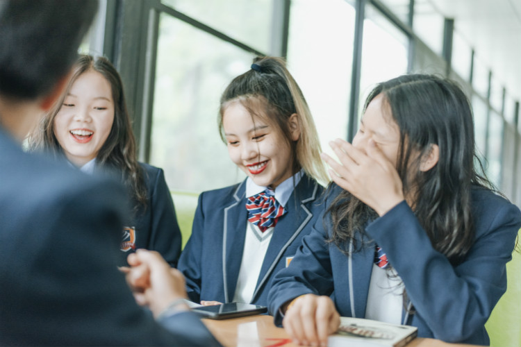 来新华学好互联网技术,才能登的更高,走的更远