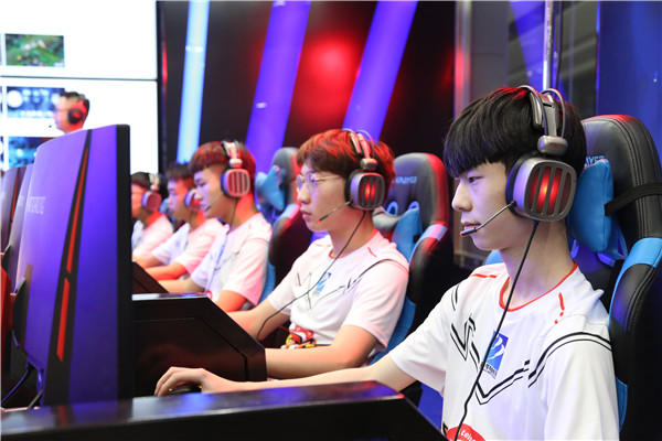 ������Ϸ��ҵ��չѸ�ͣ���ҵ����רҵ�����˲�