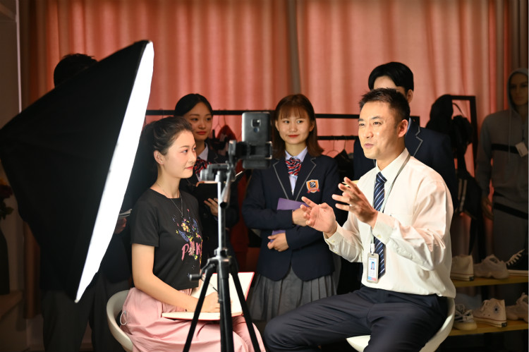 ���й����족������������+��