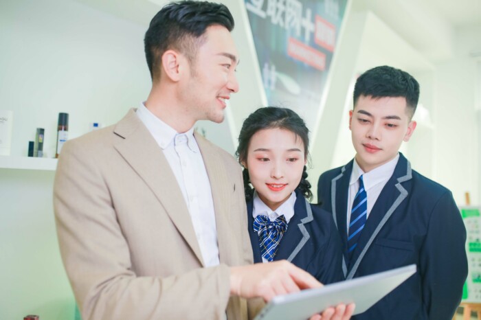 初中毕业学什么 门槛低 就业广 薪资高 来自初中生的烦恼