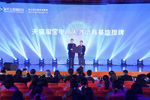 Ѱ�ҡ�100λ�ϻ��ˡ��ƻ����»��밢�ﹲ��רҵ�˲ţ�