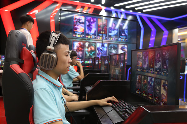 ʯ��ׯ�»�����ѧУ