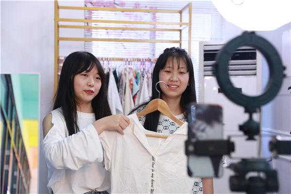 1637109425387059.png 图片1.png