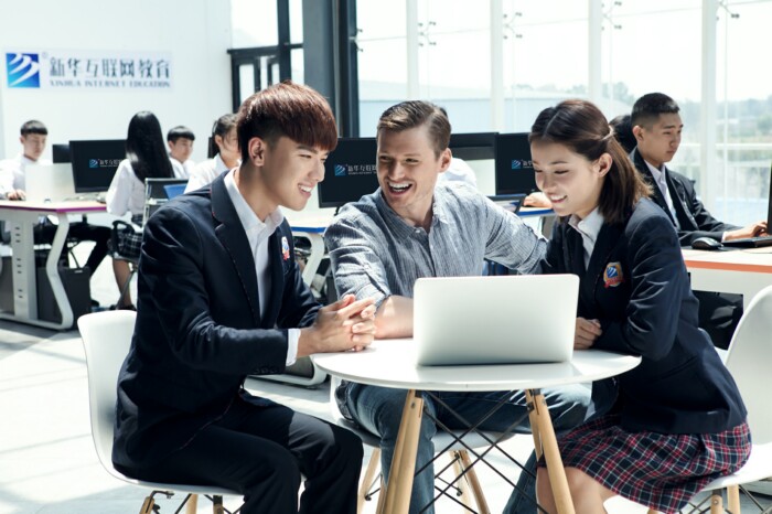 �����»��������Ƽ�ְҵ����ѧУ 4 �´������¼����ռ����רҵϯλ������δ��������