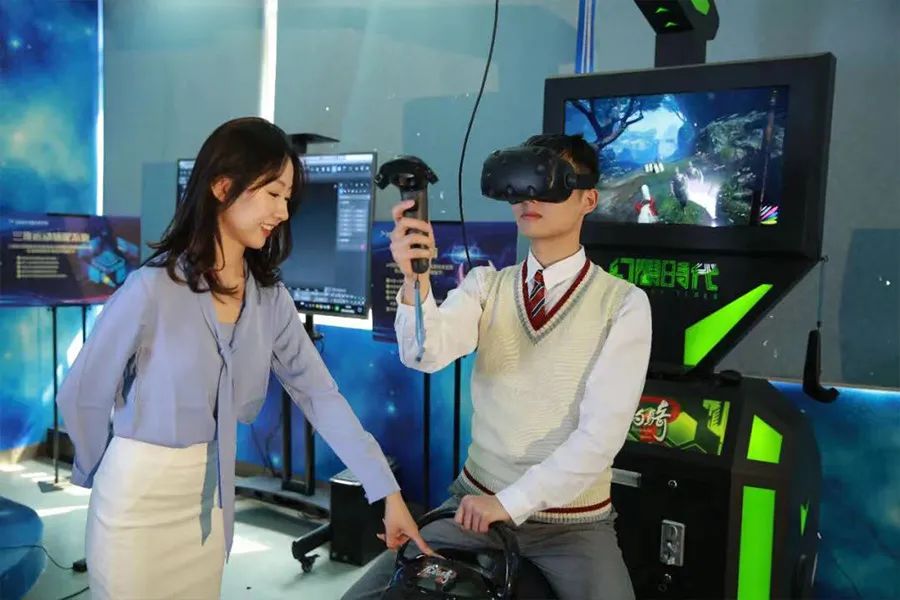 �ɼ�����������ʲôѧУ�أ�ְҵ���������Ǻó�·