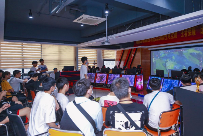 7��15�գ��»����Խ���ȫ��У���ܻ������ʽ�ߡ�������ѧ��������ʽʢ�����